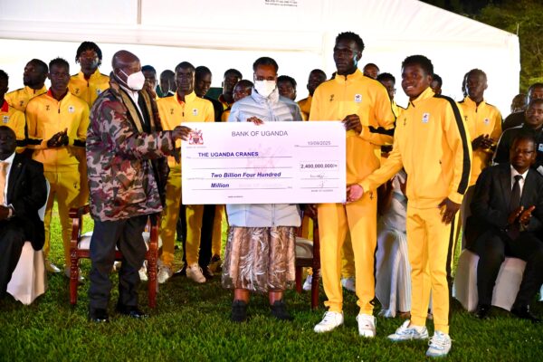President Museveni fulfills pledge, rewards Uganda Cranes with 2.4 billion shillings